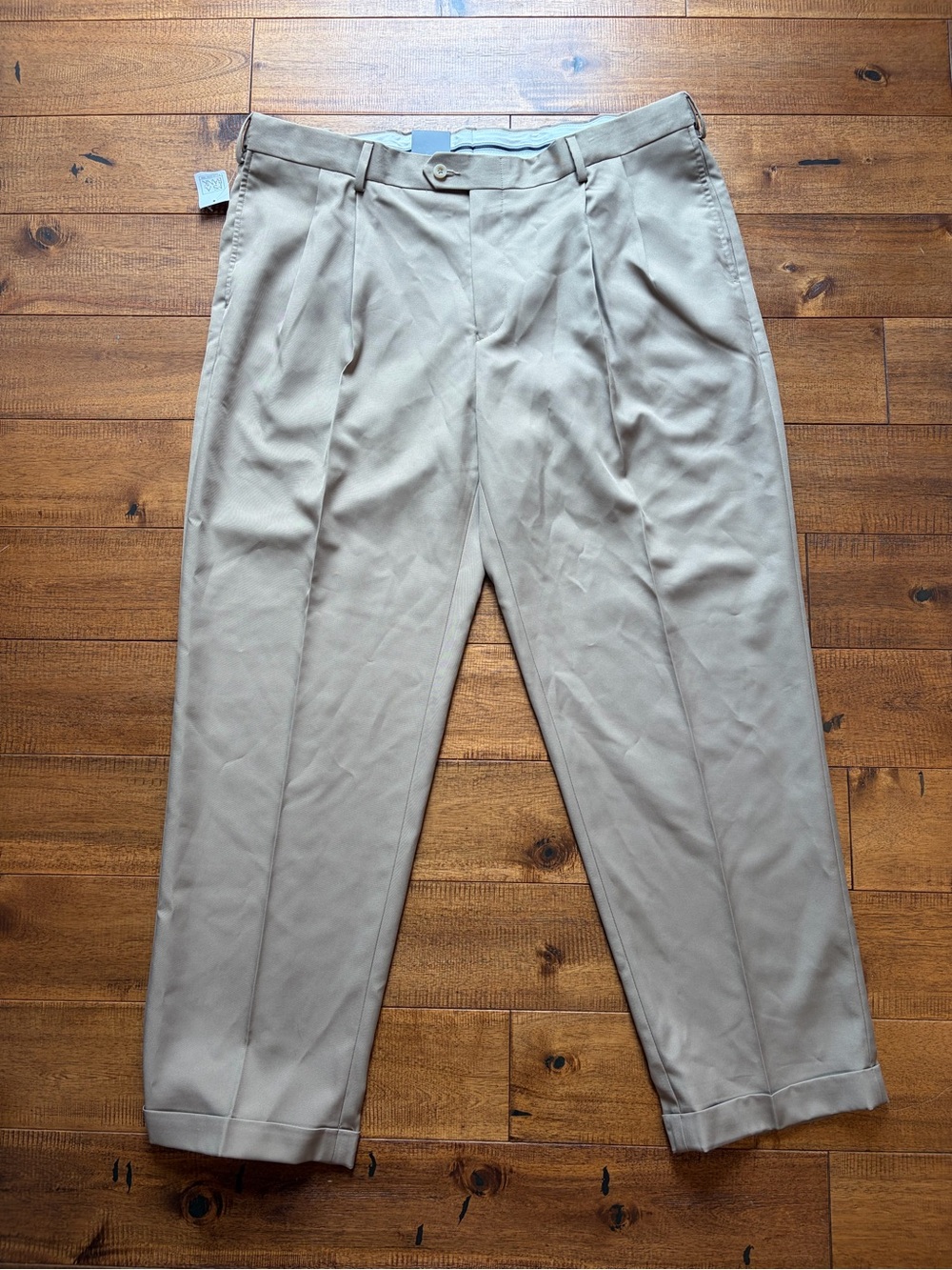 Jos A Bank Pants Mens 40x30 Beige Khaki Traveler Pleated Wrinkle Resistant NWT